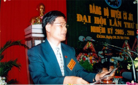 đồng chí Trần Văn Nhất - Bí thư huyện ủy